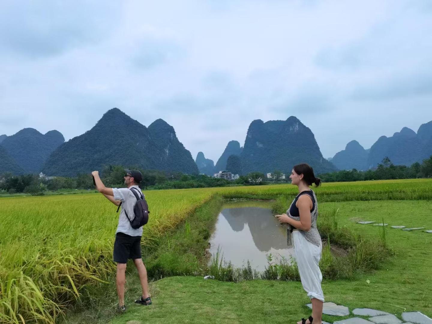Yangshuo Fortune Lake Inn- One Way Free Pick Up From Airport Or Ts Over 3 Nights Exterior photo