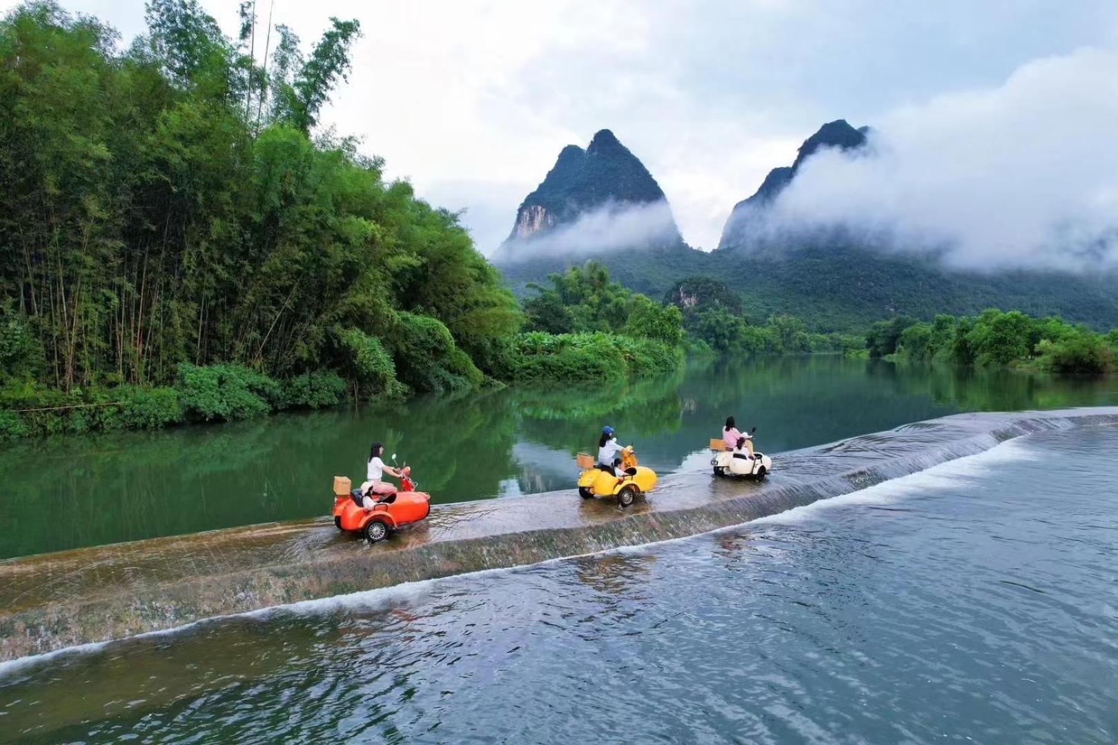 Yangshuo Fortune Lake Inn- One Way Free Pick Up From Airport Or Ts Over 3 Nights Exterior photo